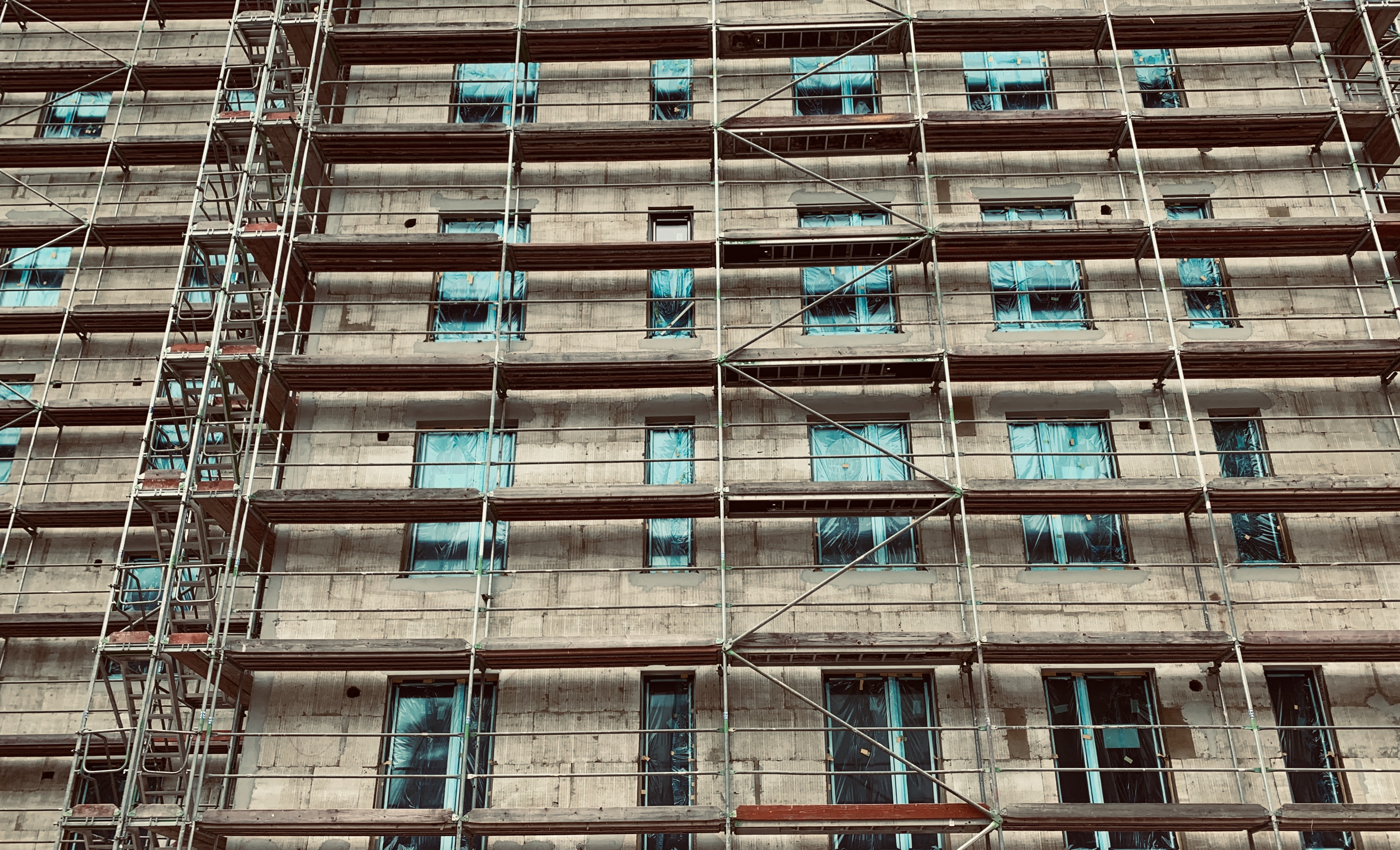 Baumanagement — Fassade im Bau